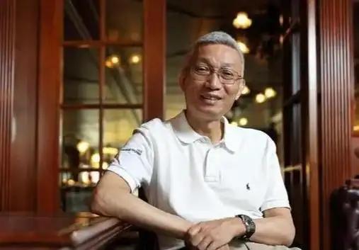 靠“中国崩溃论”混饭吃二十多年的裴敏欣，12月18日突然在彭博社发文“认