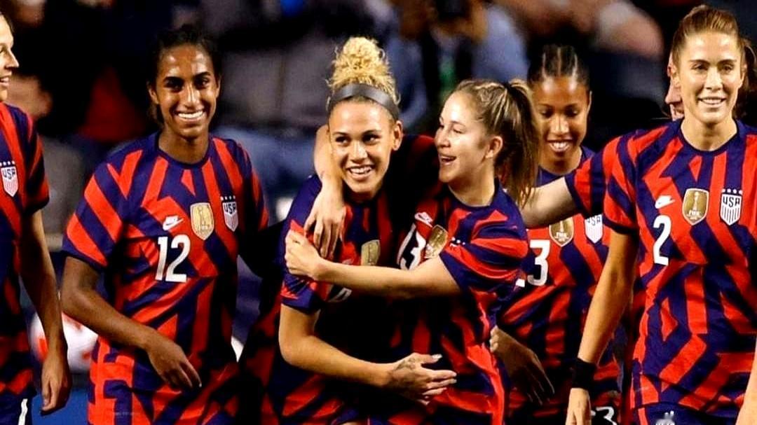 别再说她是罗德曼女儿，她恨透了这个身份。23岁，她竟拿到一份超过200万美