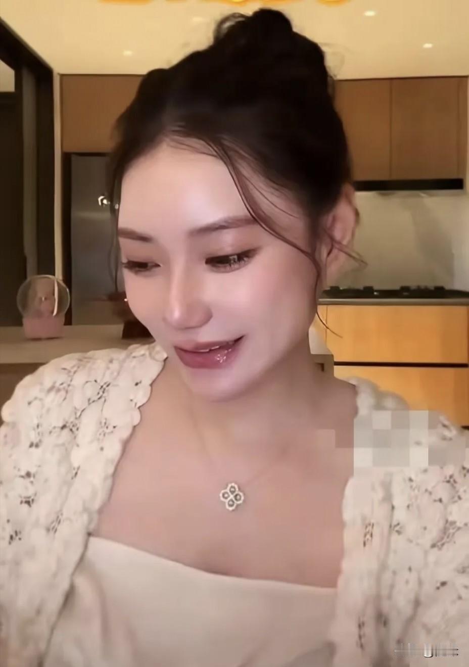 网友:小玥儿哪个科目学的相对比较好？马筱梅:好像都……很明显，她欲言又止是反