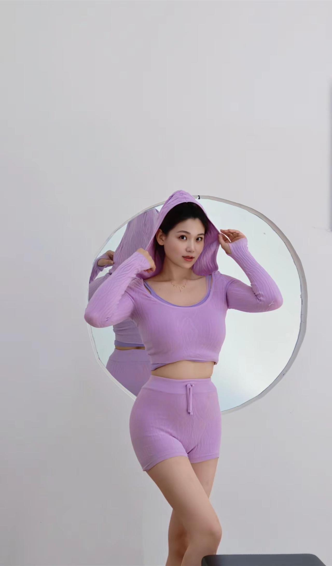 当花学会照镜子世界就又盛开了一朵花🕉健身穿搭运动女孩沙漏身材普拉提老师