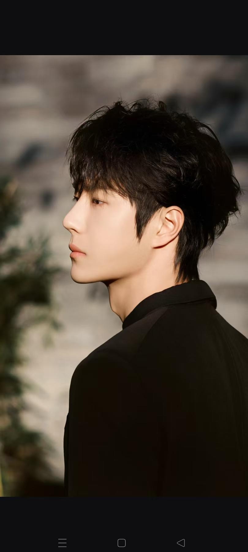 王一博，根本经不住细扒因为一扒就会发现，他喜欢“活着的感觉”，实在是太喜欢攀