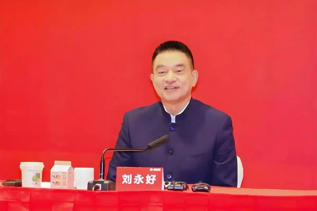 为啥现在吃猪肉总觉得不香？饲料行业大佬刘永好就提到，咱们日常买到的猪肉大多是三元