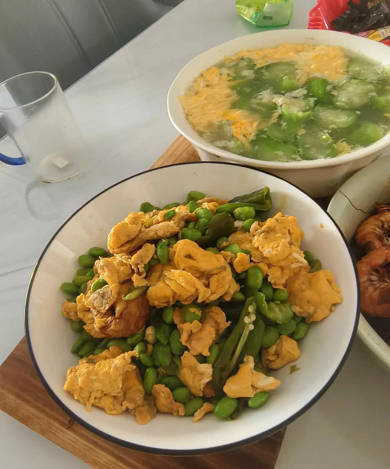 我父母是个穷苦命，一天到晚想过皇太后的日子，虽然我是亲生女儿不该这样说，但我真的