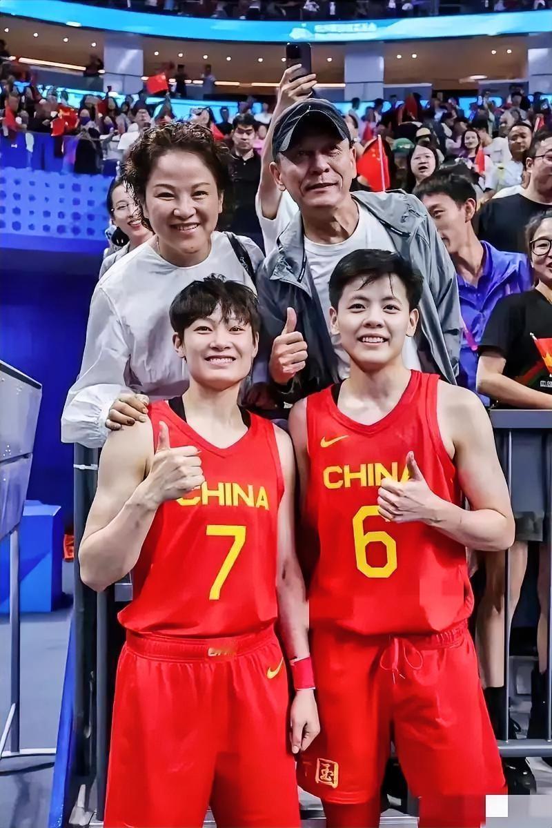 中国女篮现役两对孪生姐妹，竟都是国家队主力核心，这样的孪生姐妹巾帼不让须眉！