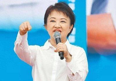 卢秀燕完全“转绿”！台中市长卢秀燕日前在市议会答询时叫嚣，“不管是哪个国籍，包括