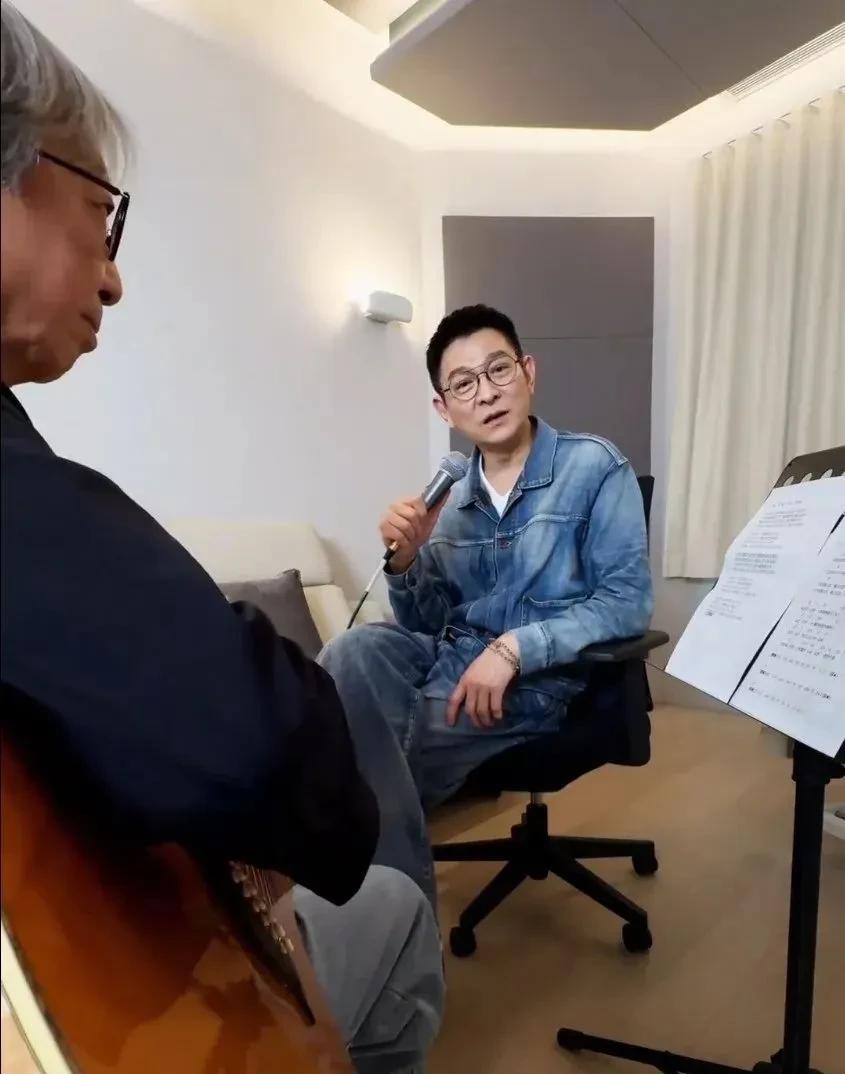 倪妮在个人社交平台分享刘德华给自己唱歌视频，4月30日晚上，演员倪妮发布视频，刘