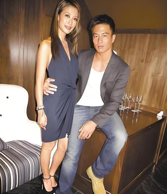 2002年，李玟在拍摄MV时，一眼看中了安志杰，两人迅速坠入爱河。可热恋没过多久