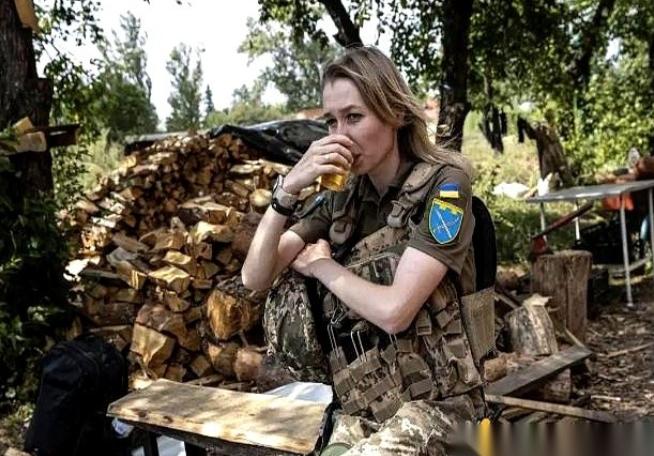乌克兰的兵快打光了！俄军打扫顿涅茨克战场，清点战壕遗体后发现：阵亡者里外籍面孔占