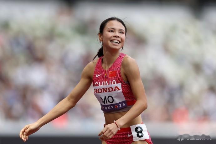 中国女子跨栏真正的骄傲来了！中国选手莫家蝶在世锦赛女子400米栏预赛中跑出54秒
