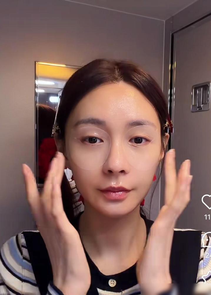 杜海涛在飞机上呼呼大睡，沈梦辰却连夜敷面膜不放过一丝细纹，结婚四年了，婚礼和孩子