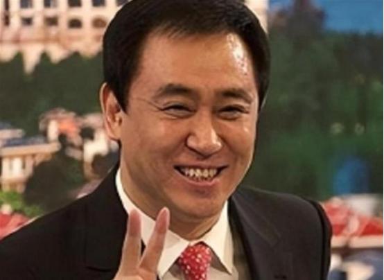 跟着许家印一起受到法律制裁的，还有恒大“最惨员工”杜亮，很多人可能早就把他忘了。