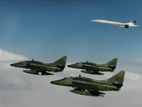 新西兰军机千里迢迢飞到中国黄海搞侦察，还顺手干扰民航飞行！转头一看，中国还是它最