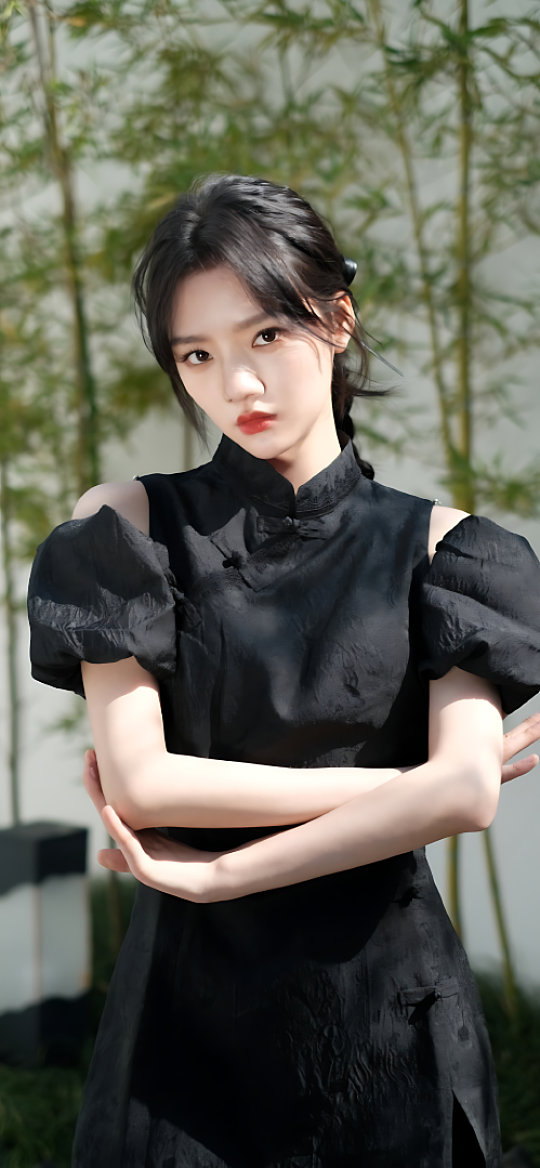 任敏在南极跳水任敏这波南极跳水真的又勇又酷！25岁尾独自奔赴世界尽头，顶着生理期