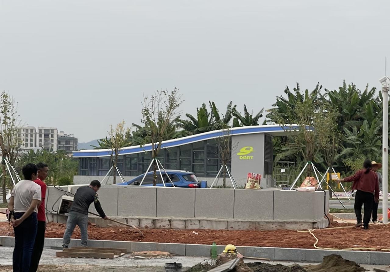 东莞1号线，今天的大岭山地铁站，月底开通，终于有地铁坐啦东莞1号线地铁