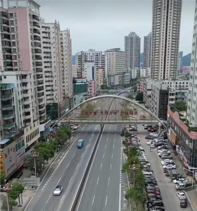 东莞樟木头镇，曾经是打工人令人闻风丧胆的小镇！有你的青春吗“站住！暂住证呢？