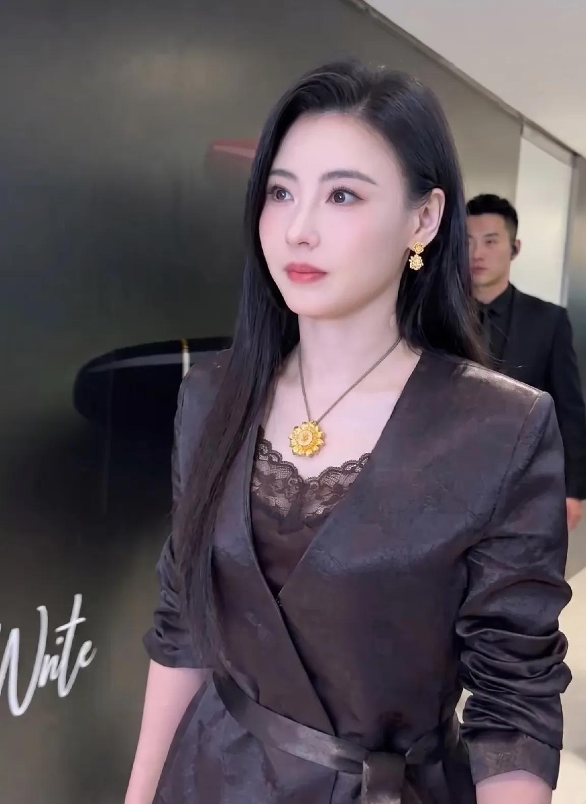 我开始有点理解谢霆锋了张柏芝这么完美的女人，谁不喜欢啊？不仅是因为她漂亮温柔知性，最重要的是她从不内