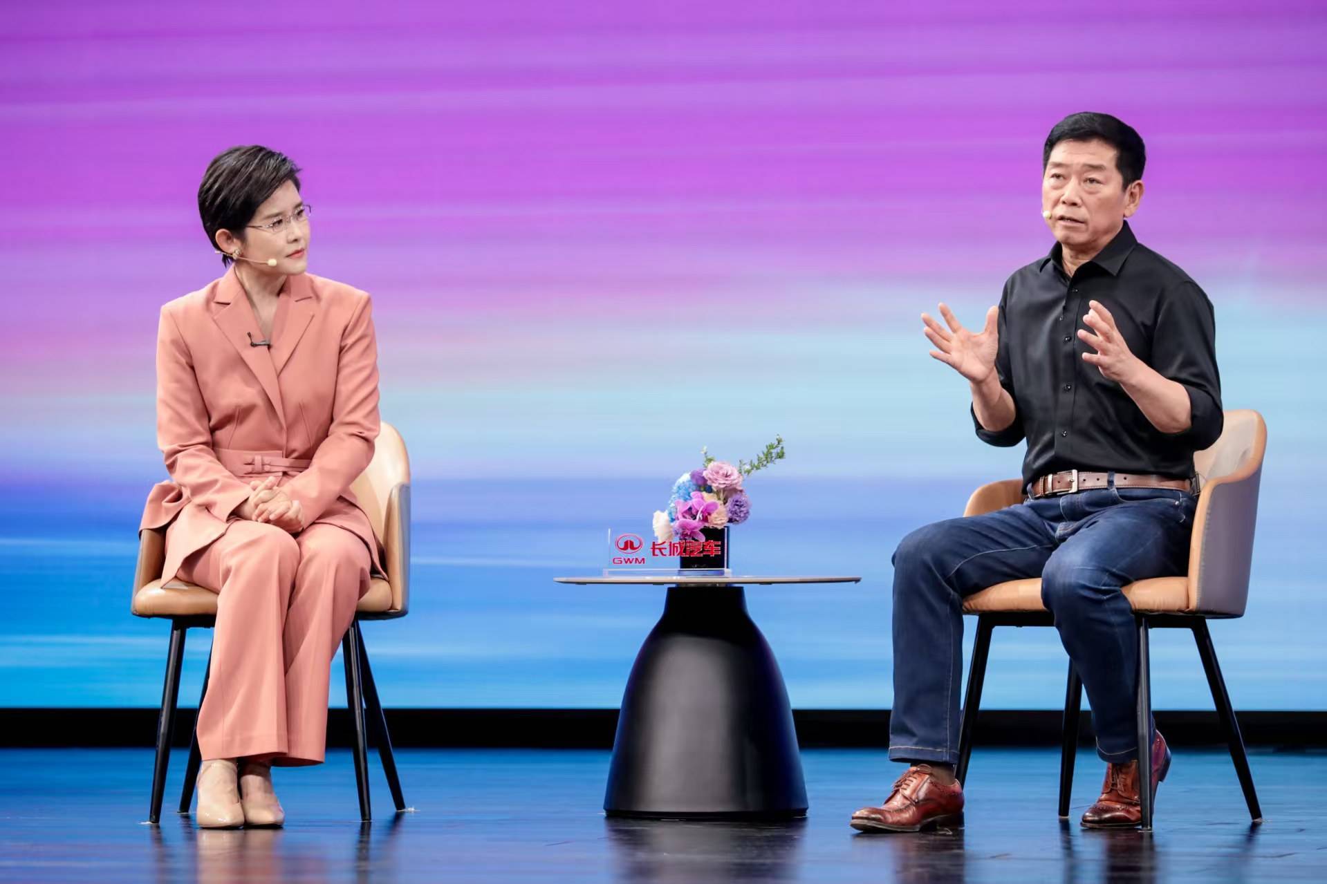 魏牌V9X终于上市了，价格34.98万起。仔细了解的话，你会发现一个很有意思的数