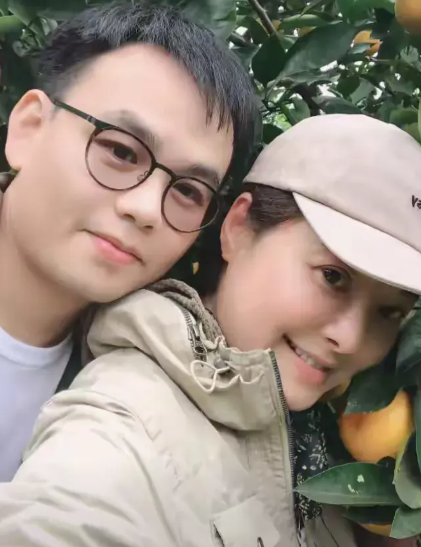 袁立宣布退网了！她通过丈夫的账号，宣布卸载了某音、某条、微博、小红书，她说世界太