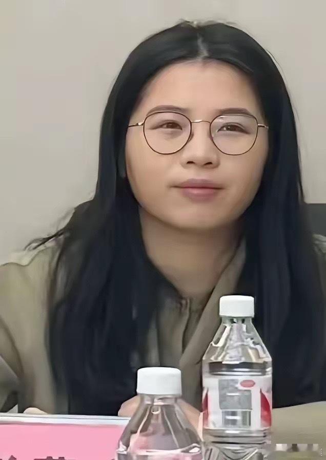 听说她后悔了，哭了三天三夜。可这一切都是自己蛮横无理换来的结果。霸占车位的彭某某