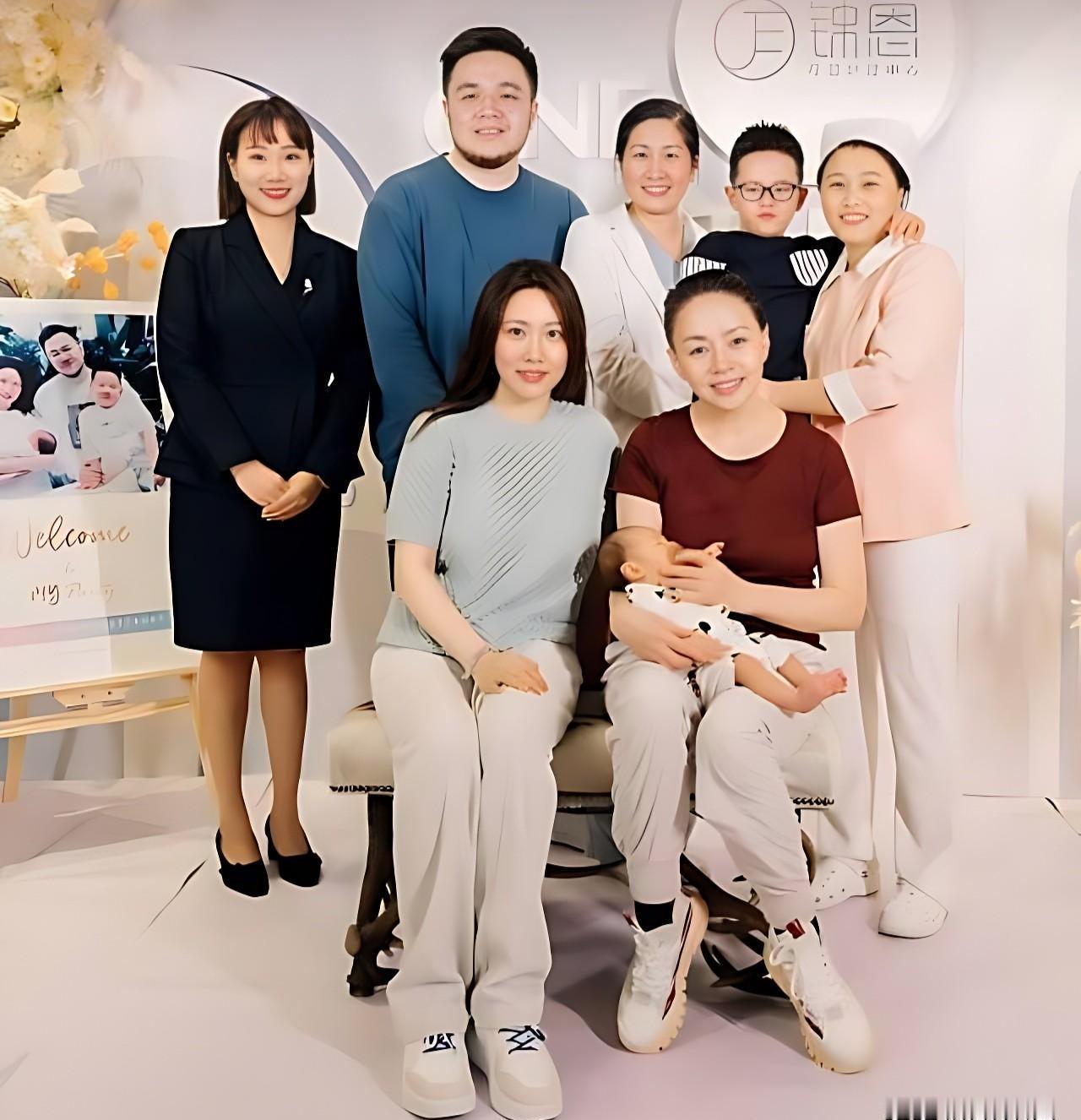 指纹能开门。宋丹丹的指纹，就留在儿子巴图的锁上。七十岁老太太，怕什么？怕那