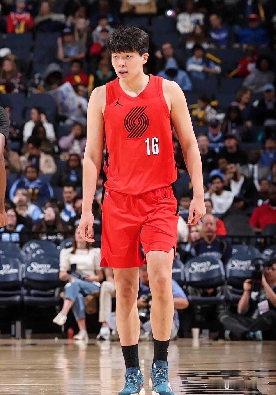 开拓者媒体人说了句大实话，值得球队管理层好好思考，他们说球队用16顺位选杨瀚