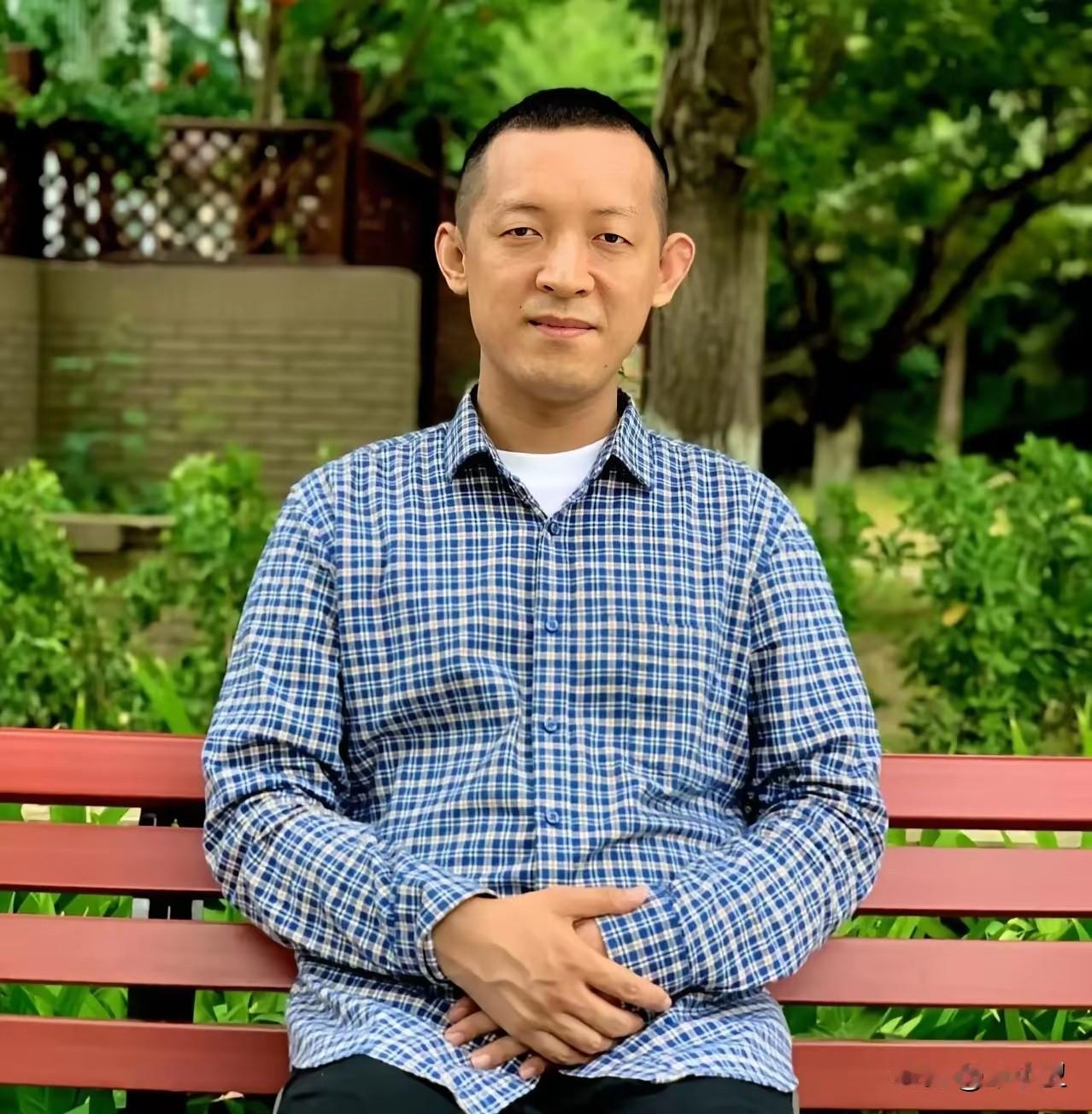 本来以为是佛门清净，哪知道比外面的世界还复杂，入佛门十二年后，北大数院毕业的柳智
