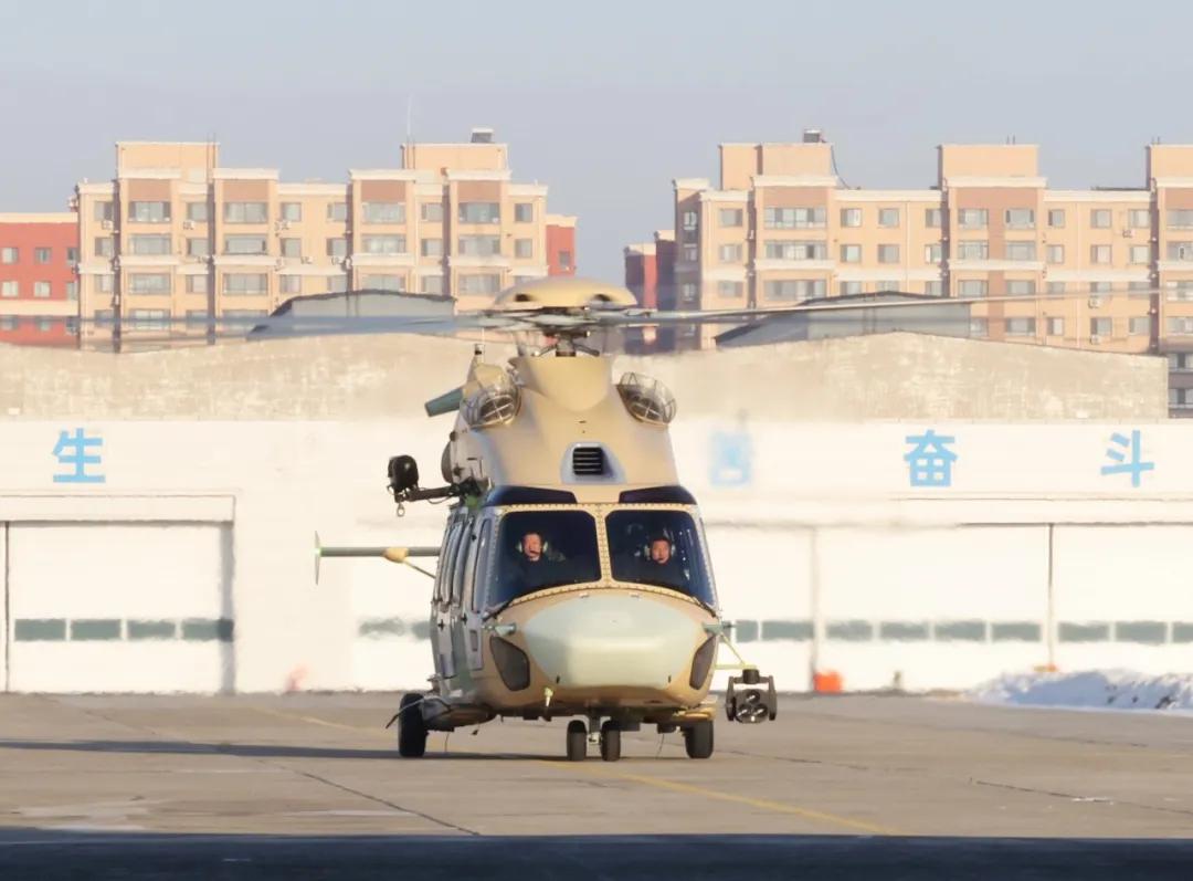 由我国与空客联合研制的7吨级中型通用直升机H175，中航工业集团生产名称AC3