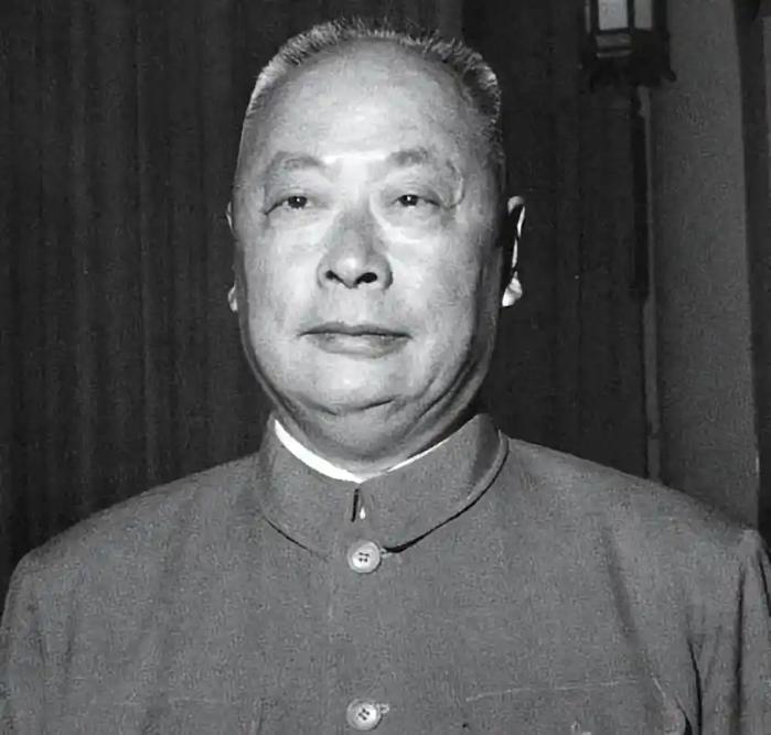 1959年陈毅回四川老家，得知表弟被关押非常生气，说：他是我表弟。1959年，陈