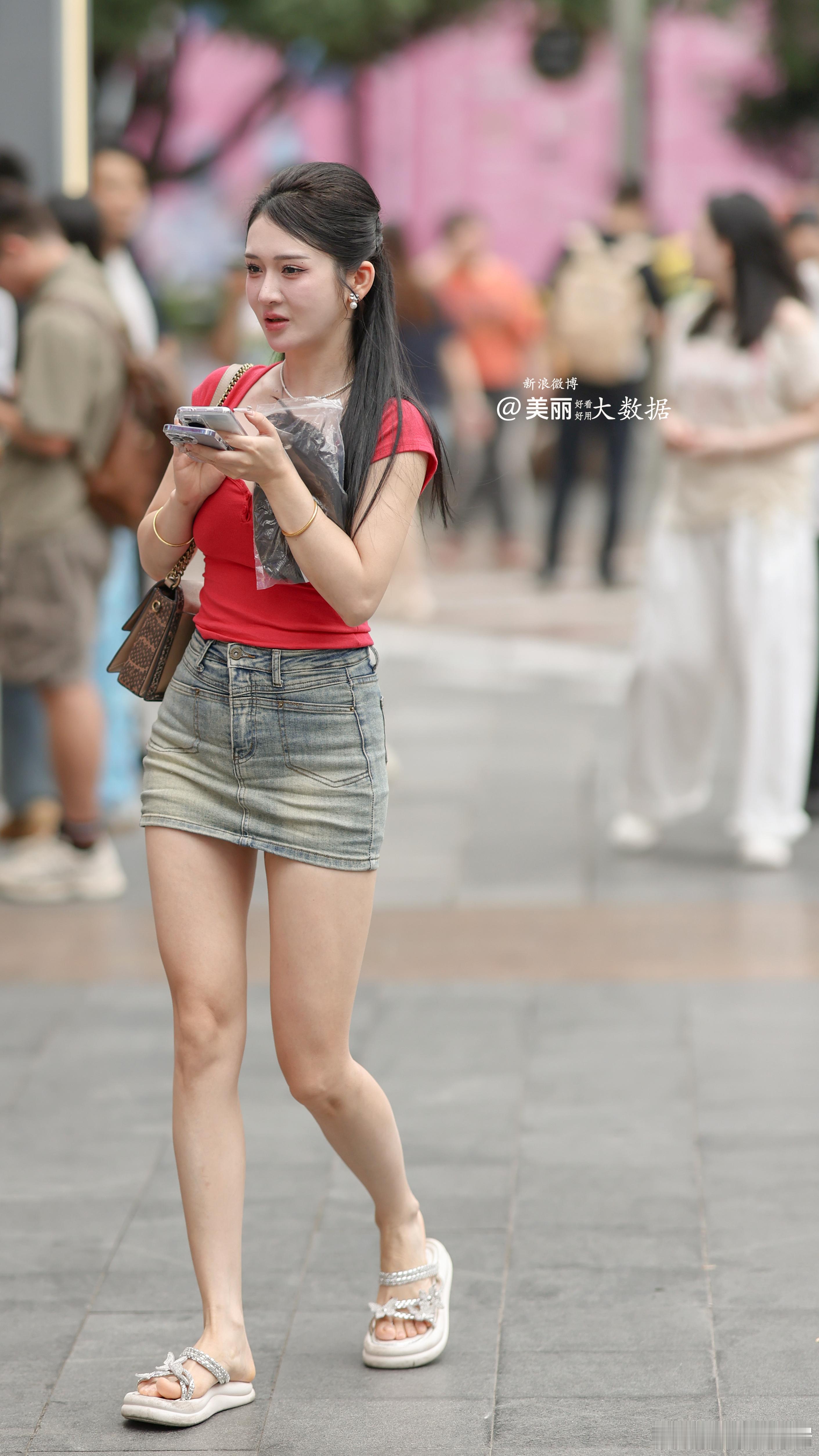 很小只的小姐姐。。​​​