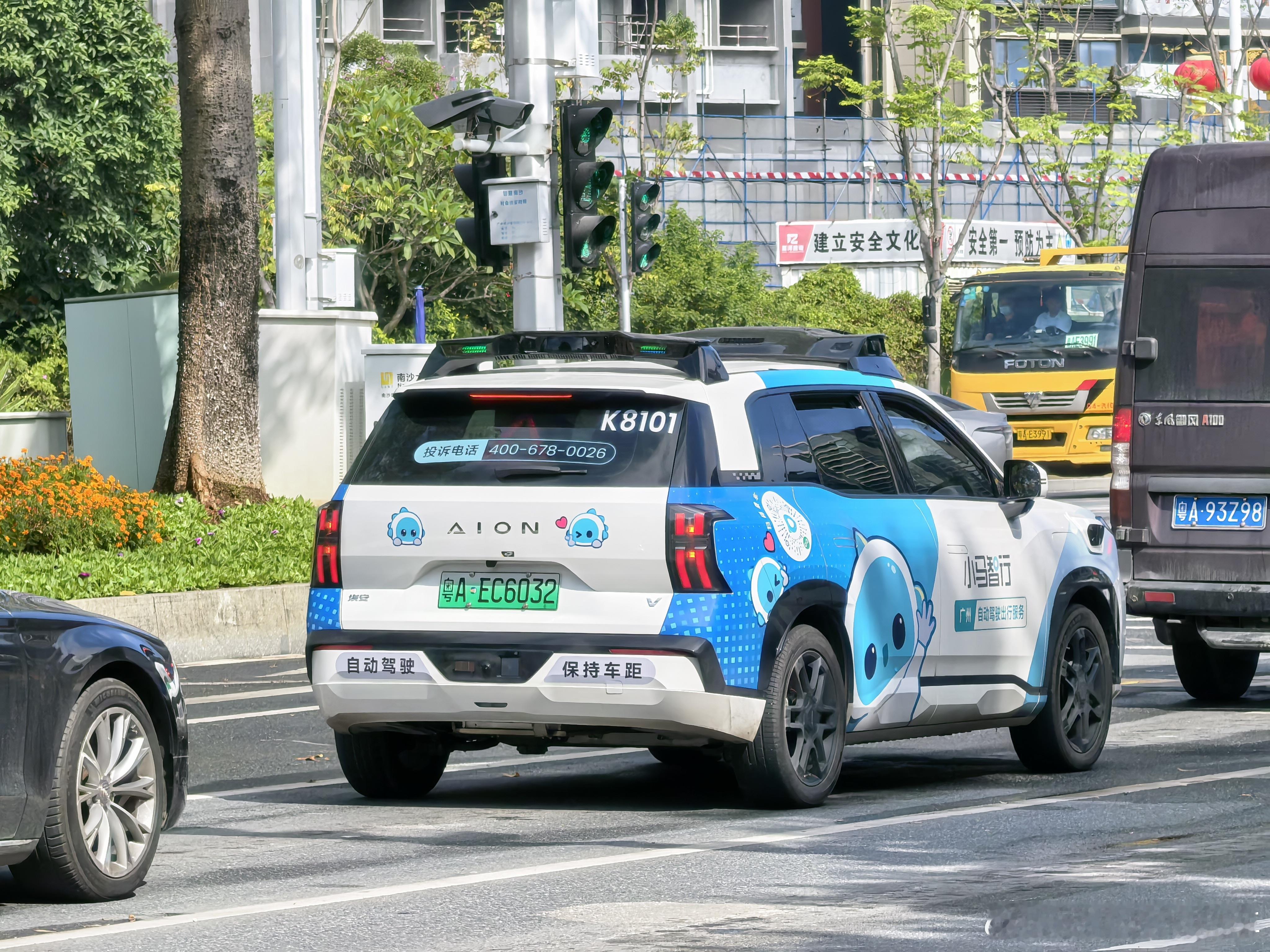 小马智行新一代无人驾驶技术开始上路，整个南沙到处都是埃安V霸王龙，这个颜色看着非