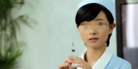 2002年，护士周华突然在医生李仁强的脖子上扎了一针，还嬉皮笑脸地说：“跟你开个