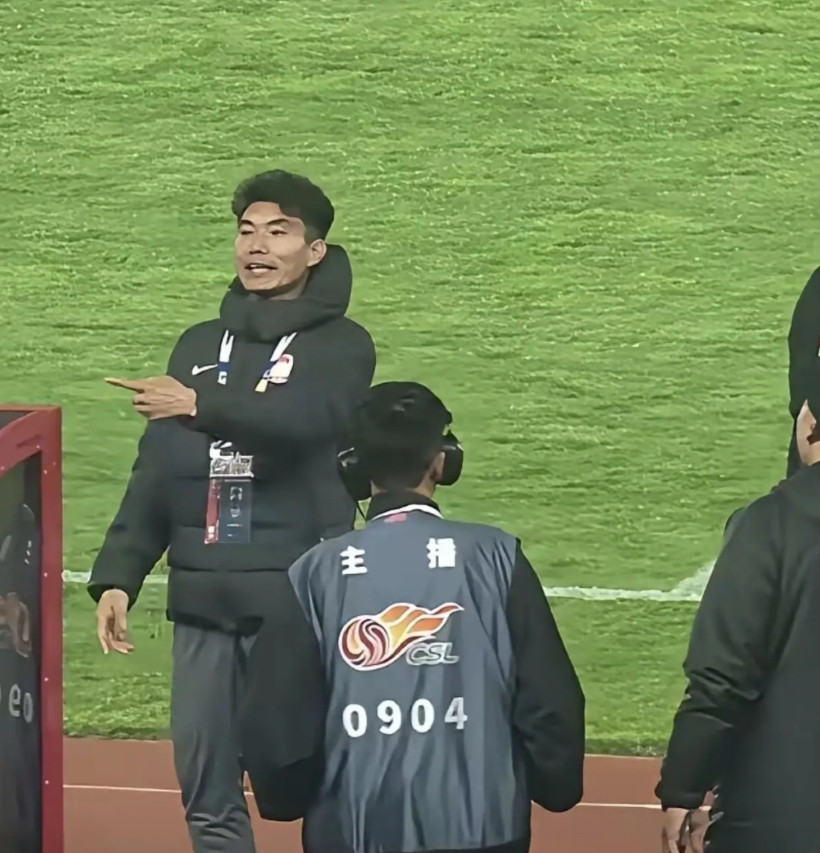 赛后未主动与对方教练握手，辽宁铁人主教练李金羽恐被追加处罚！11人与10人踢球