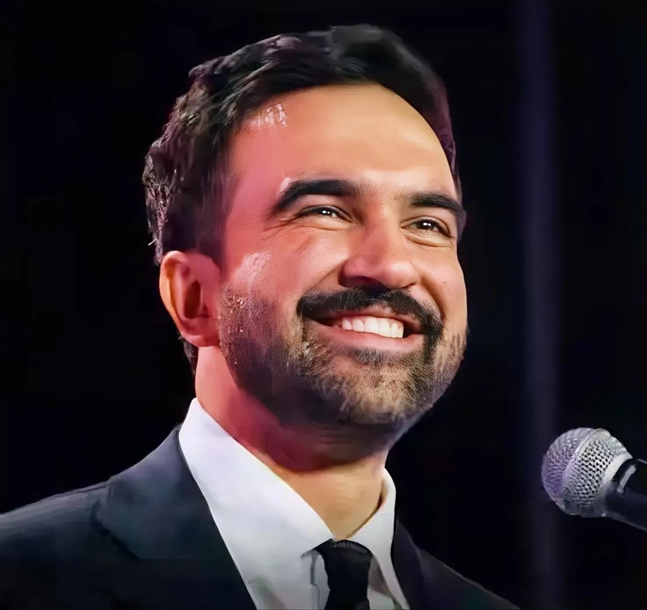 34岁的左翼政客马姆达尼成为纽约市历史上首位穆斯林市长和首位印度裔市长。