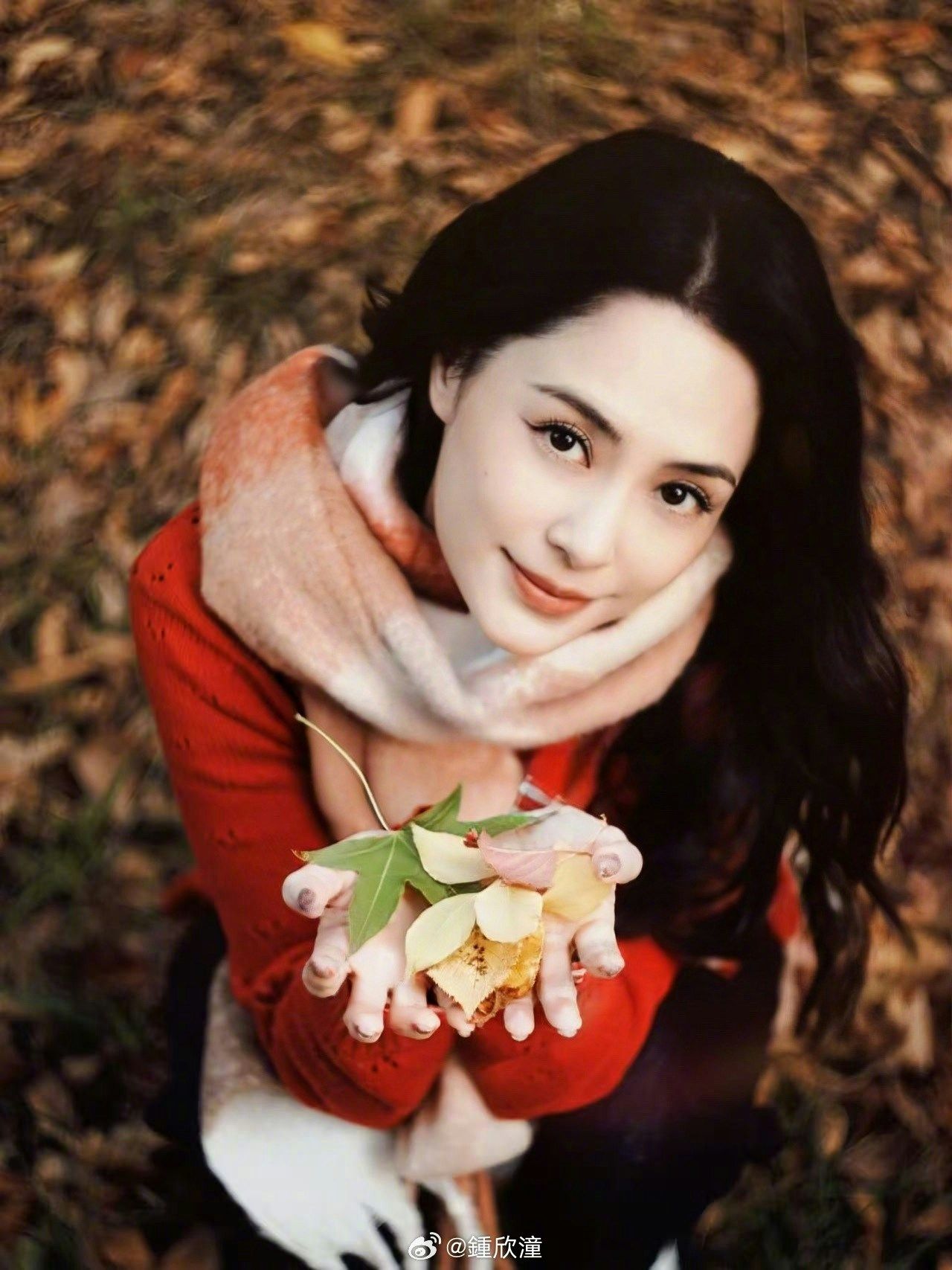 咱就是说阿娇这颜值也太能打了吧！44岁的她最近直接晒出卸妆全过程，结果妆前妆后简