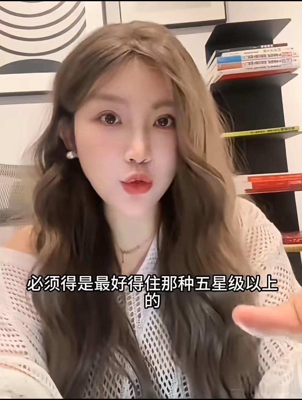 女孩工资才5000，出去玩，要求住五星级酒店，男孩子直接把她拉黑了，连个回旋的