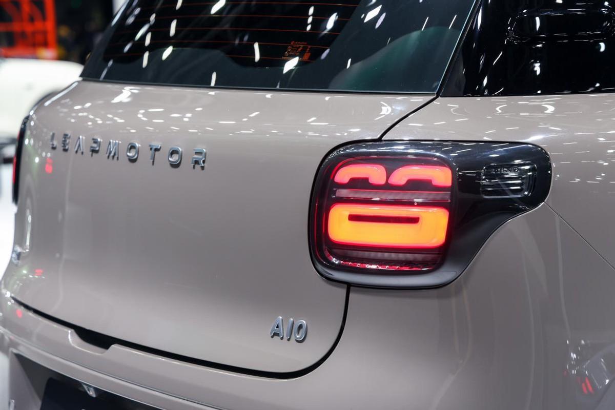 零跑A10颜值不输宝马MINI吗？看过你就知道了。 今年的广州车展上，零跑汽