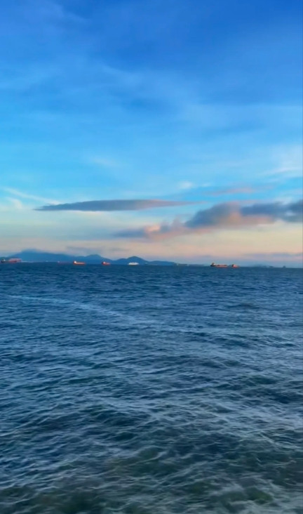 我二婶断了给儿子的4000多块钱房贷，出去旅游了。她退休七八年了，一次也没有出去
