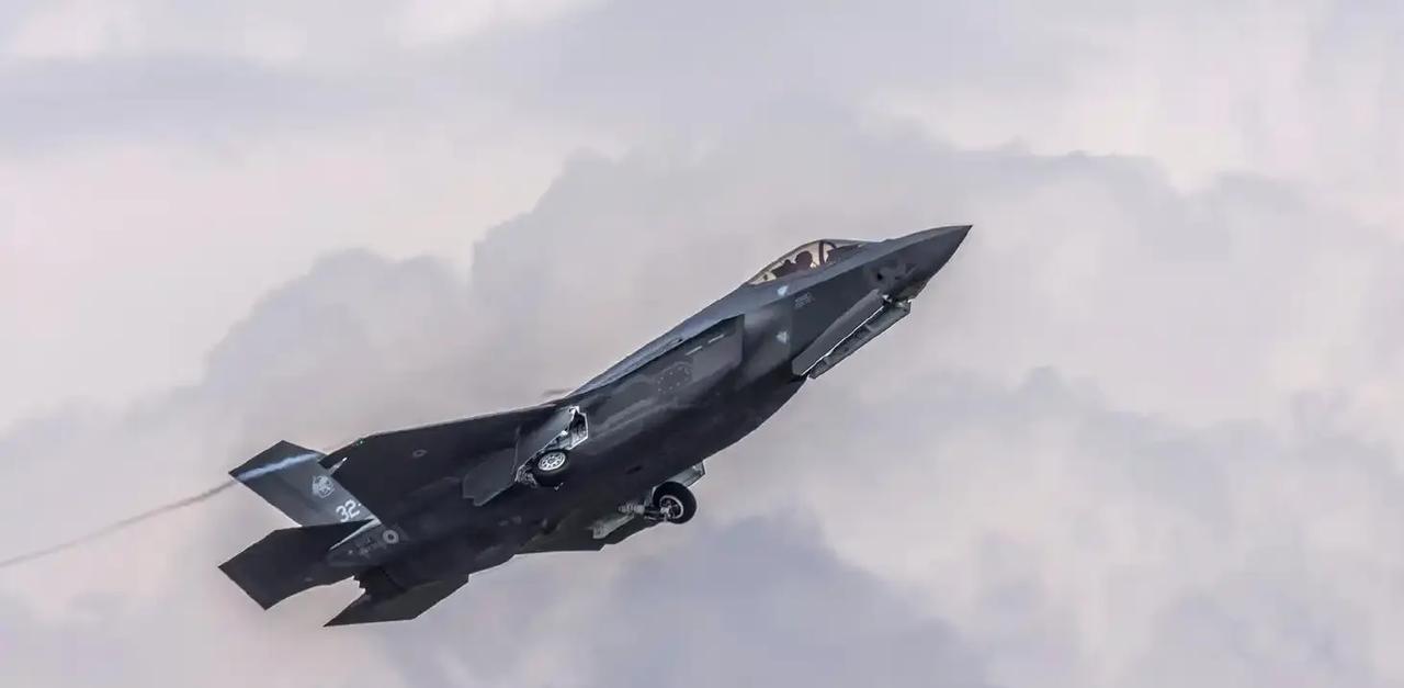 实话实说，F35隐身战机的对手不光是中国的歼20，也会是歼35。F35之所以能在