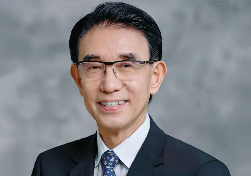 中微创始人：尹志尧​1944年生人，今年：82岁，博士学位，半导体专家、企业