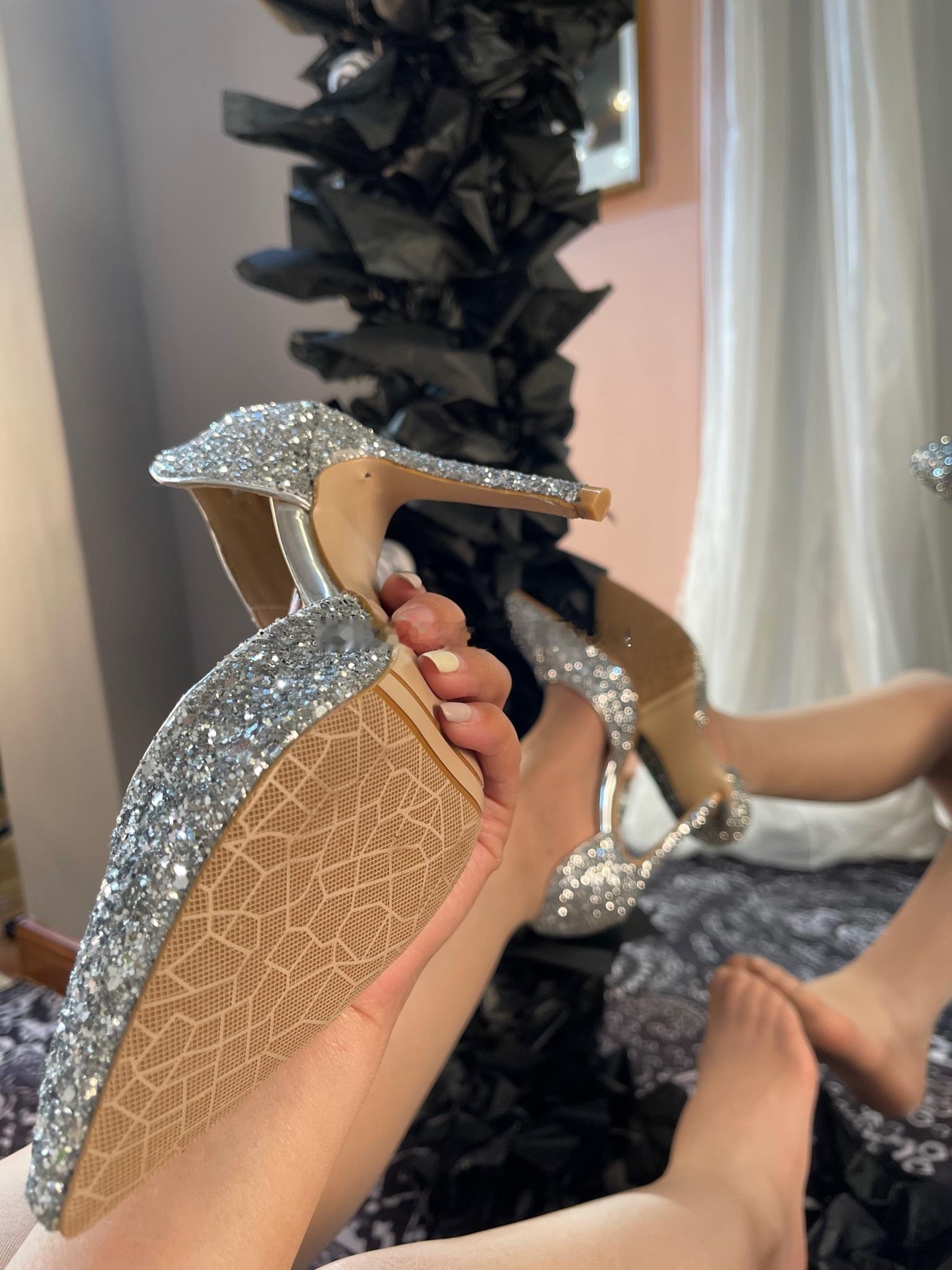 高跟鞋推荐侧空的亮片高跟鞋👠爱了细高跟鞋​​​