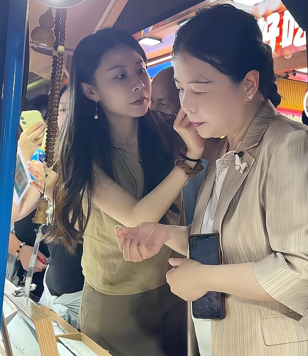劝许妈！延期就延期呗，难受的还是她们，一日不结束，她们的心就得提心吊胆。许妈