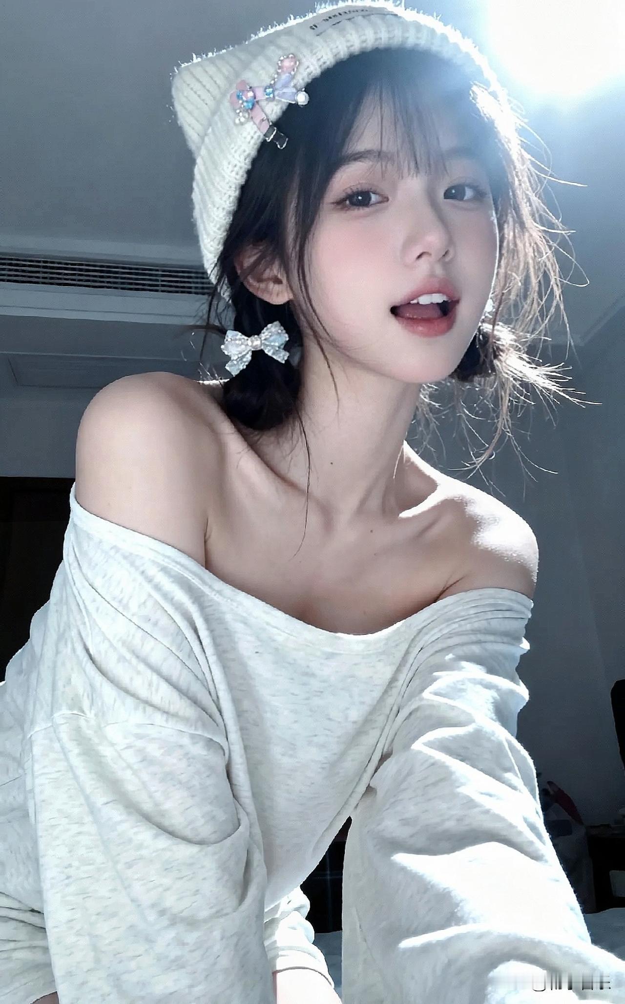 甜美少女风，白色毛衣与毛线帽的完美搭配，轻松打造冬日温暖氛围！🌟💖分享甜美