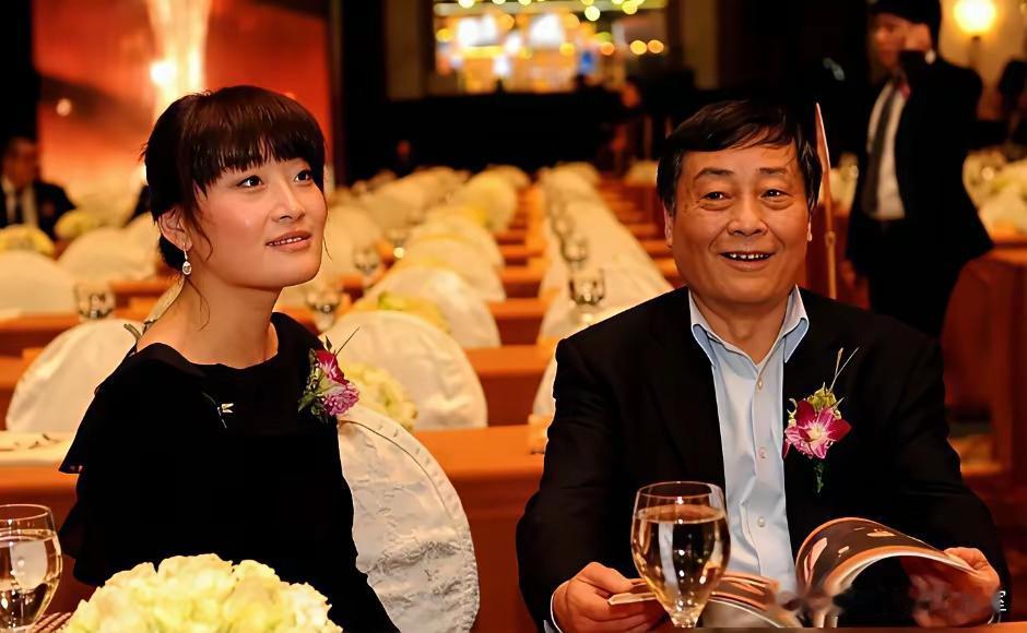 宗馥莉从哇哈哈又辞职了，是的，又辞职了，“大女主”的飒爽英姿，是喜欢来不来把桌子