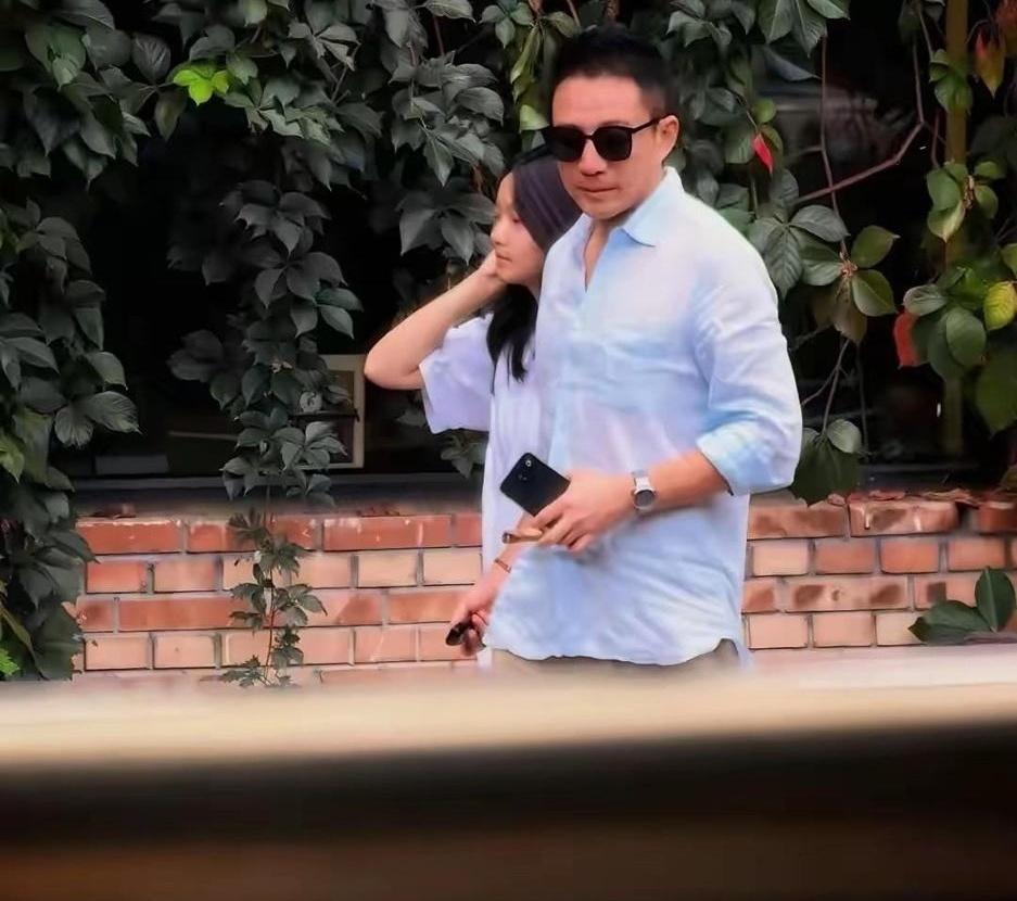 谁能想到，这个中秋汪家最大的惊喜，不是月饼多贵，而是俩孩子一张机票，直接从湾湾飞