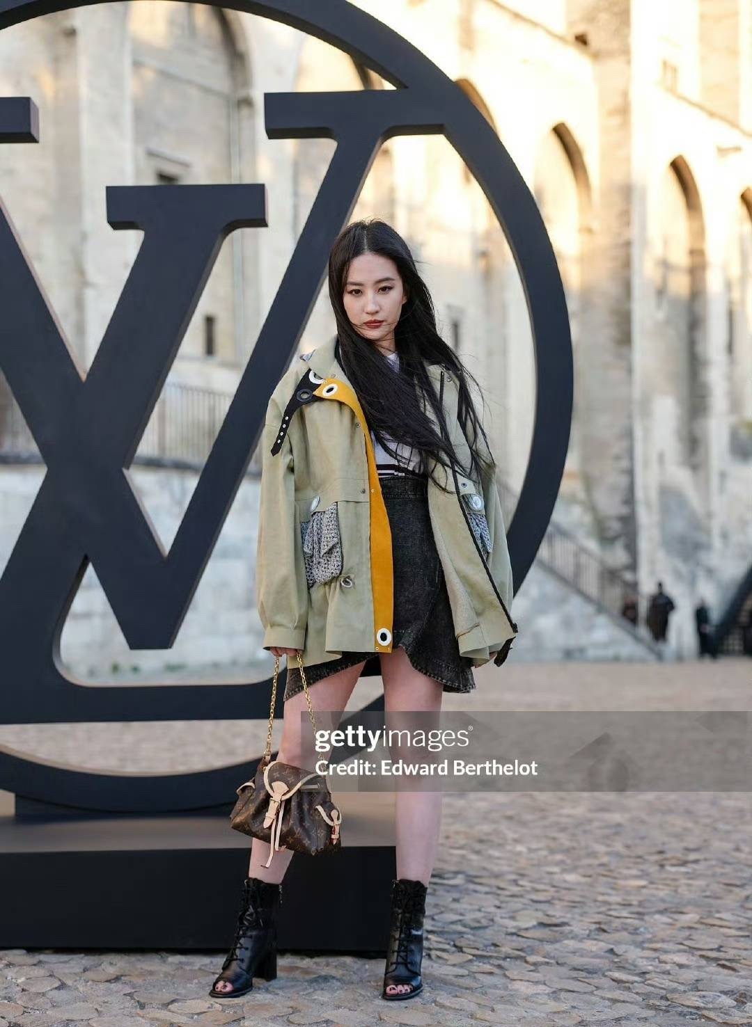 这是把我们🇺🇸女神当20%素人打发了🌚又镶边，这秀不看也罢！​​​