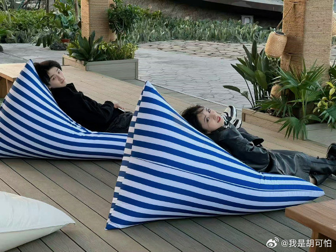 内娱明星拍照可以永远相信沈月！她镜头里的每个人都自带氛围感，完全拍出不一样的心境