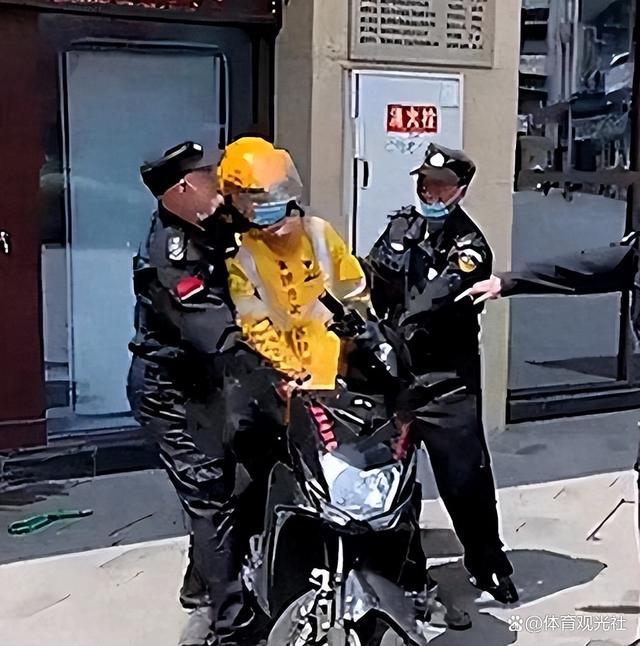 民警点外卖，开门一看：配送员竟是在逃嫌疑人！万万没想到！民警日常点外卖，开门