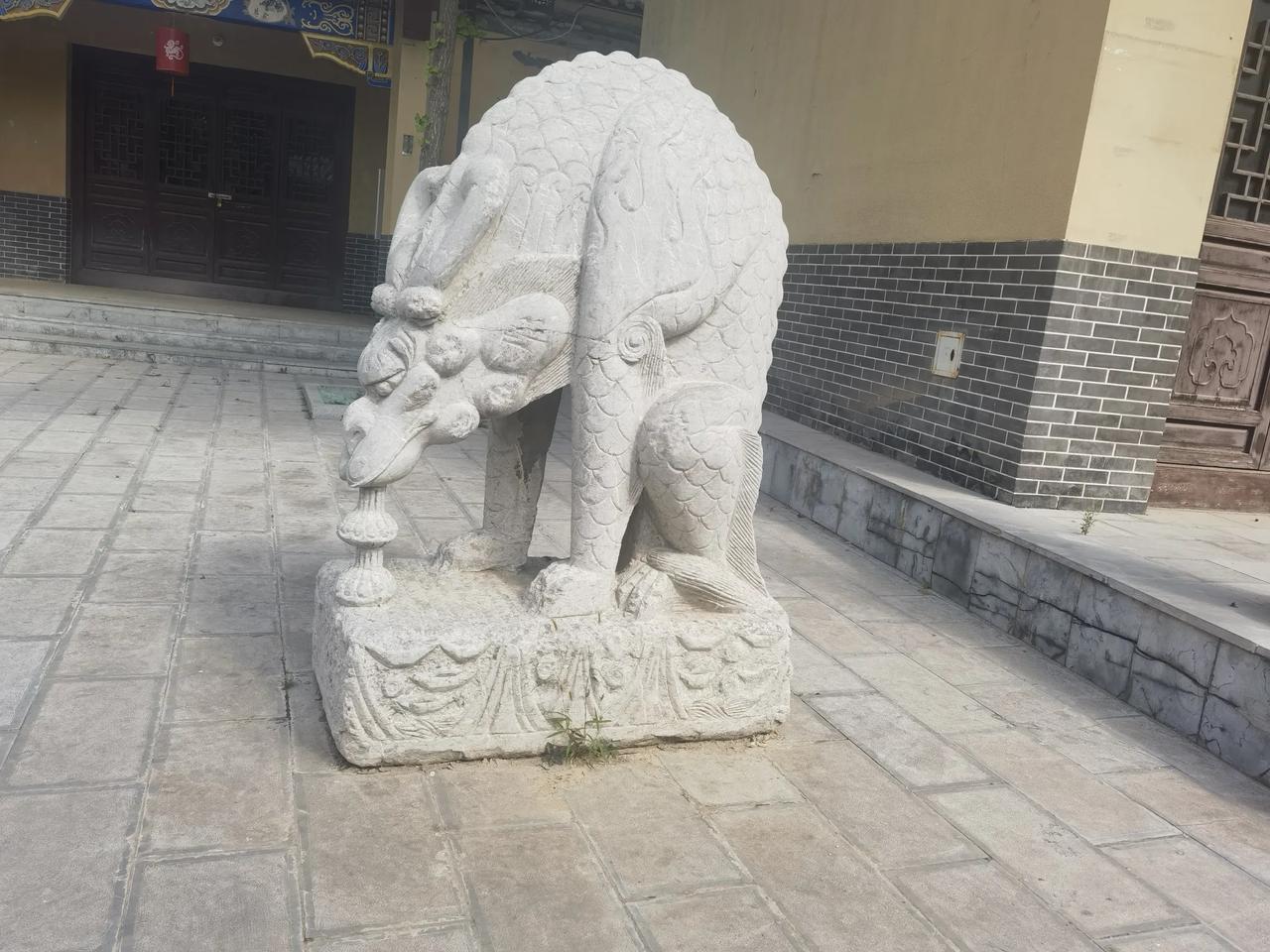 我要是两年时间，从基层干部升到市局副处，我也飘！一个八万块钱的车位，整整占了八