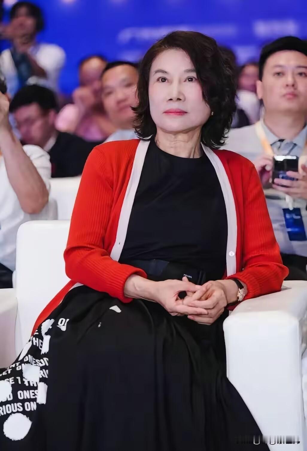 前几天，也就是8月16日，日本高端数控机床出口管制新规生效当天，我看了董明珠的原