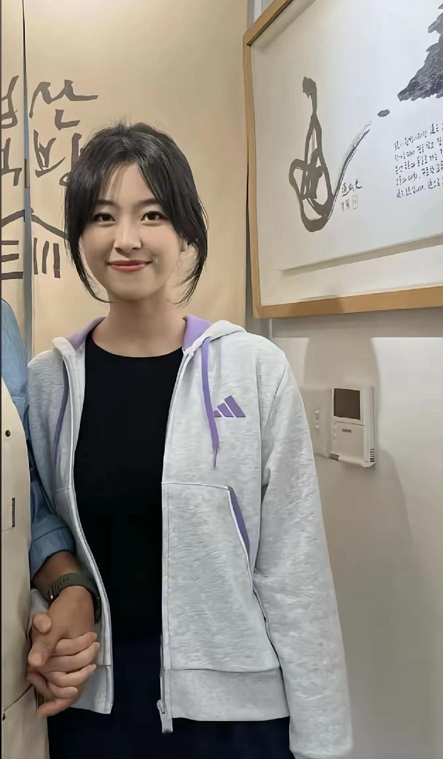 在韩失联女生被害，女生的长相有多漂亮你想不到。远看像奶茶妹，近看像朱珠。女孩的长